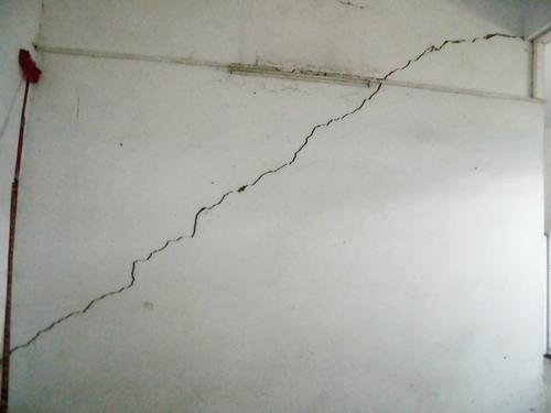 農村自建房牆出現了裂縫。為什麽？